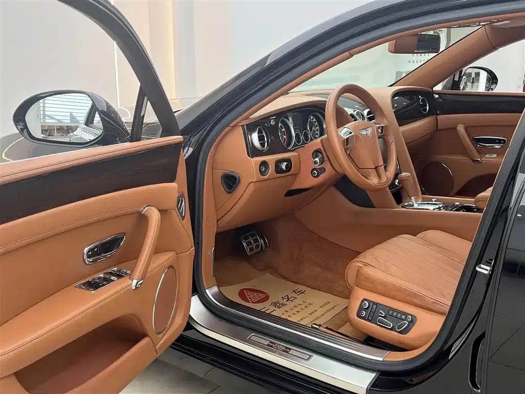 2015 Mercedes-Benz Flying Spur 6.0T W12 Standard Edition — миниатюра 13