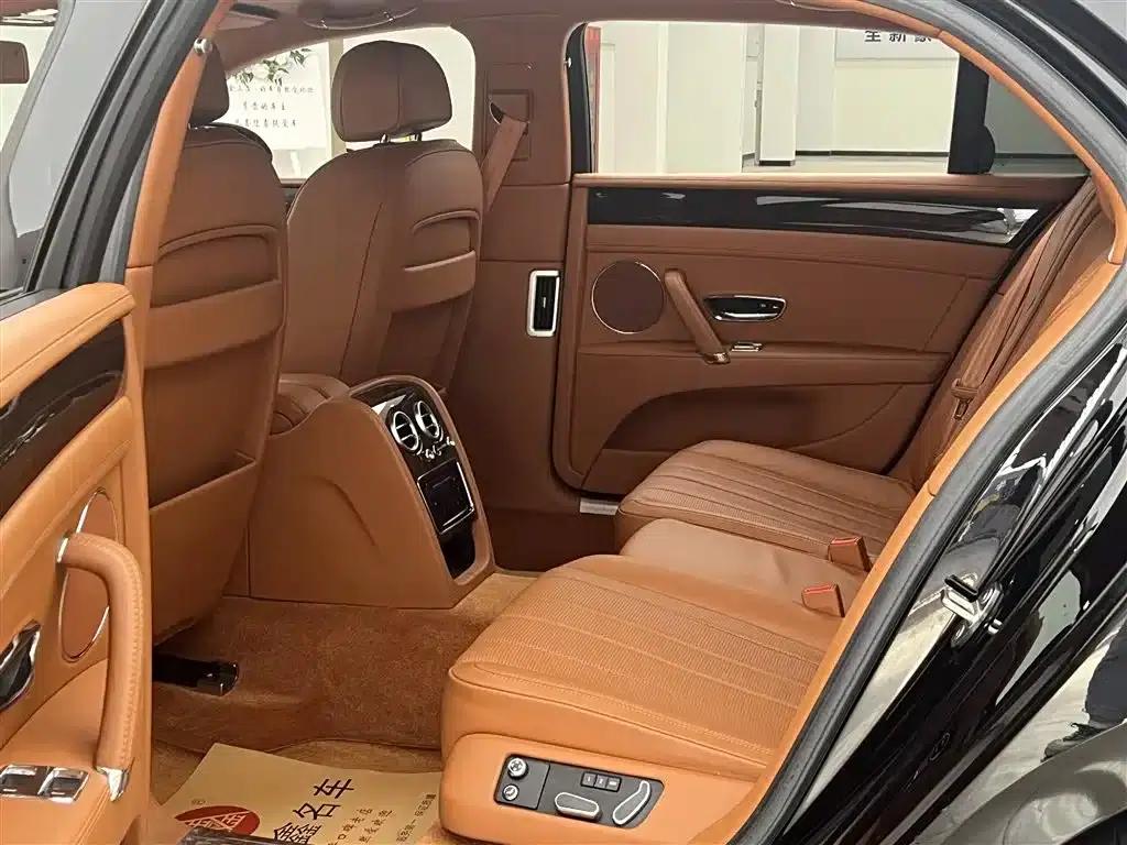2015 Mercedes-Benz Flying Spur 6.0T W12 Standard Edition — миниатюра 16