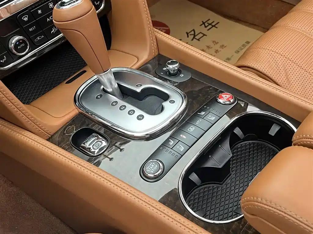 2015 Mercedes-Benz Flying Spur 6.0T W12 Standard Edition — миниатюра 17