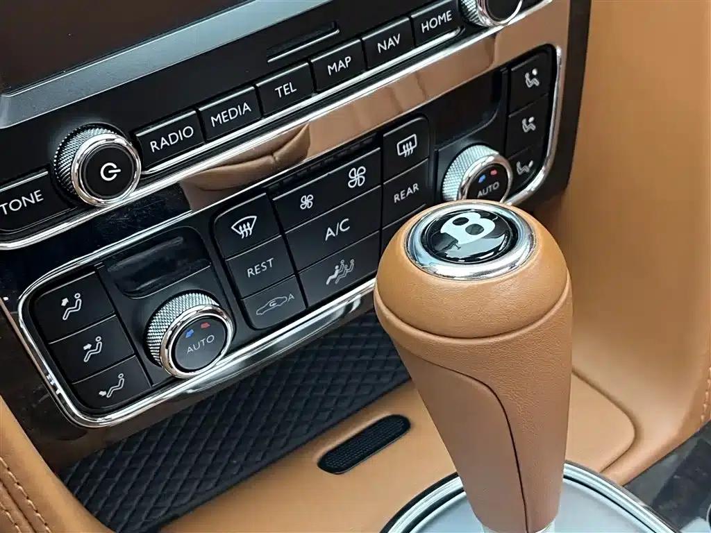 2015 Mercedes-Benz Flying Spur 6.0T W12 Standard Edition — миниатюра 19