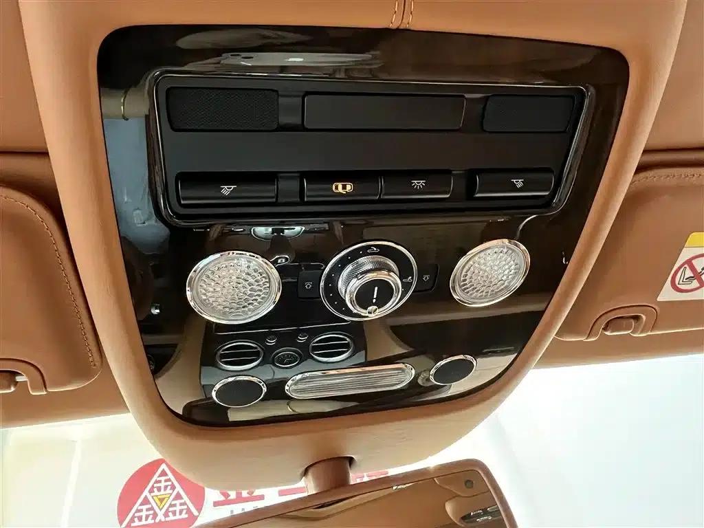 2015 Mercedes-Benz Flying Spur 6.0T W12 Standard Edition — миниатюра 23