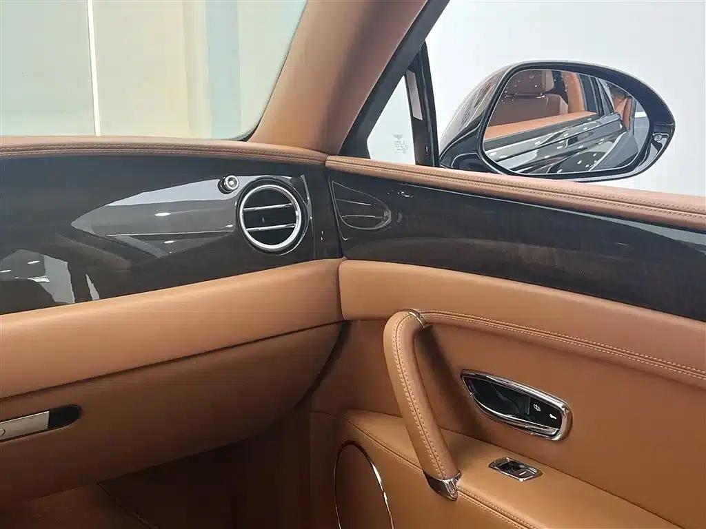 2015 Mercedes-Benz Flying Spur 6.0T W12 Standard Edition — миниатюра 26