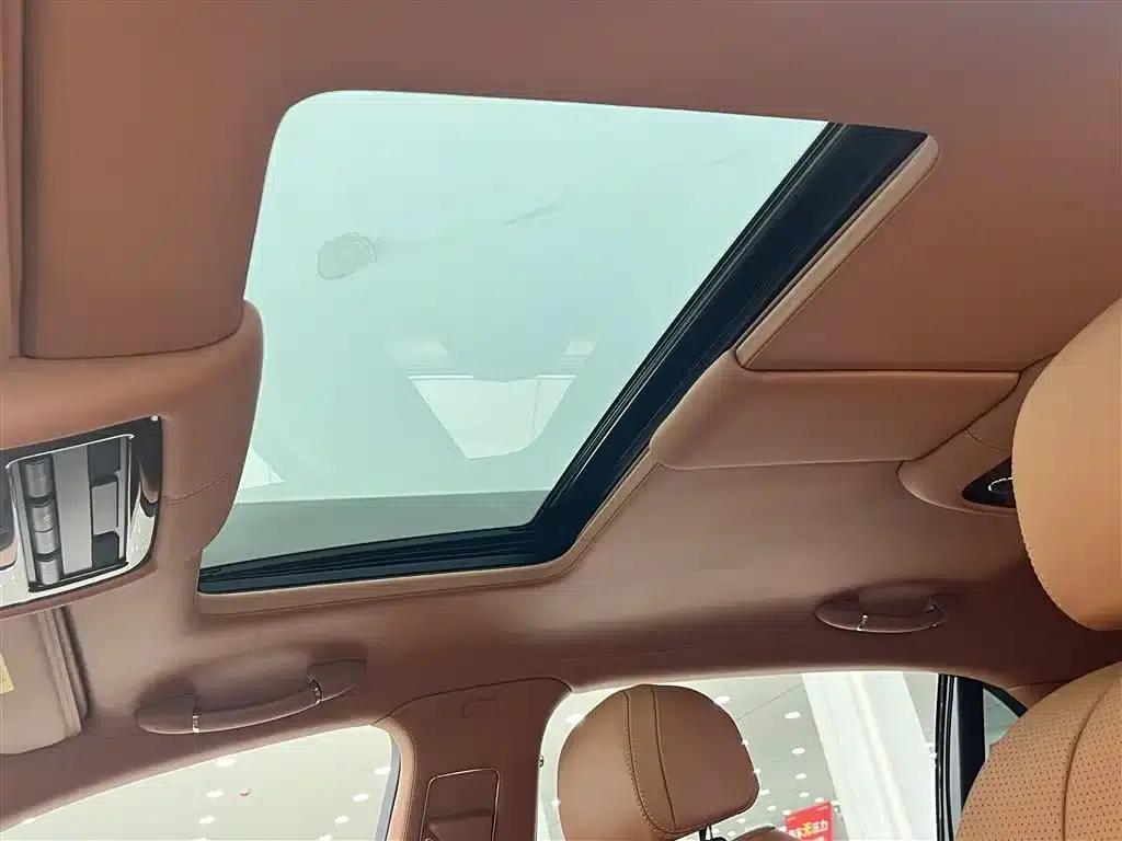 2015 Mercedes-Benz Flying Spur 6.0T W12 Standard Edition — миниатюра 27
