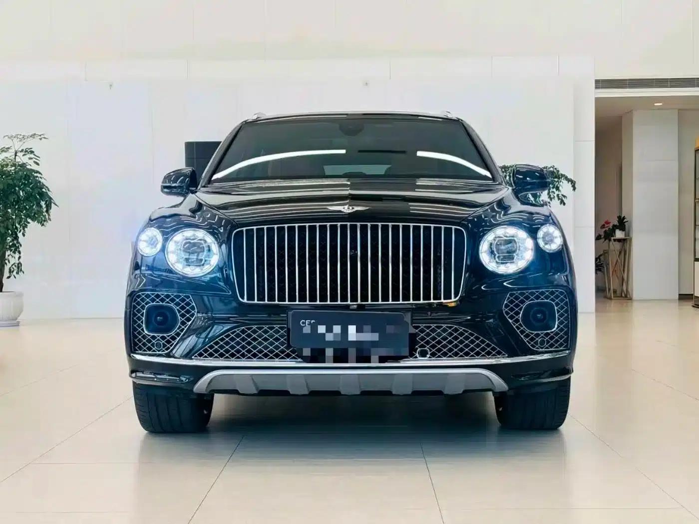 Bentayga 2023 4.0T V8 Long Wheelbase Elegance Edition — миниатюра 2