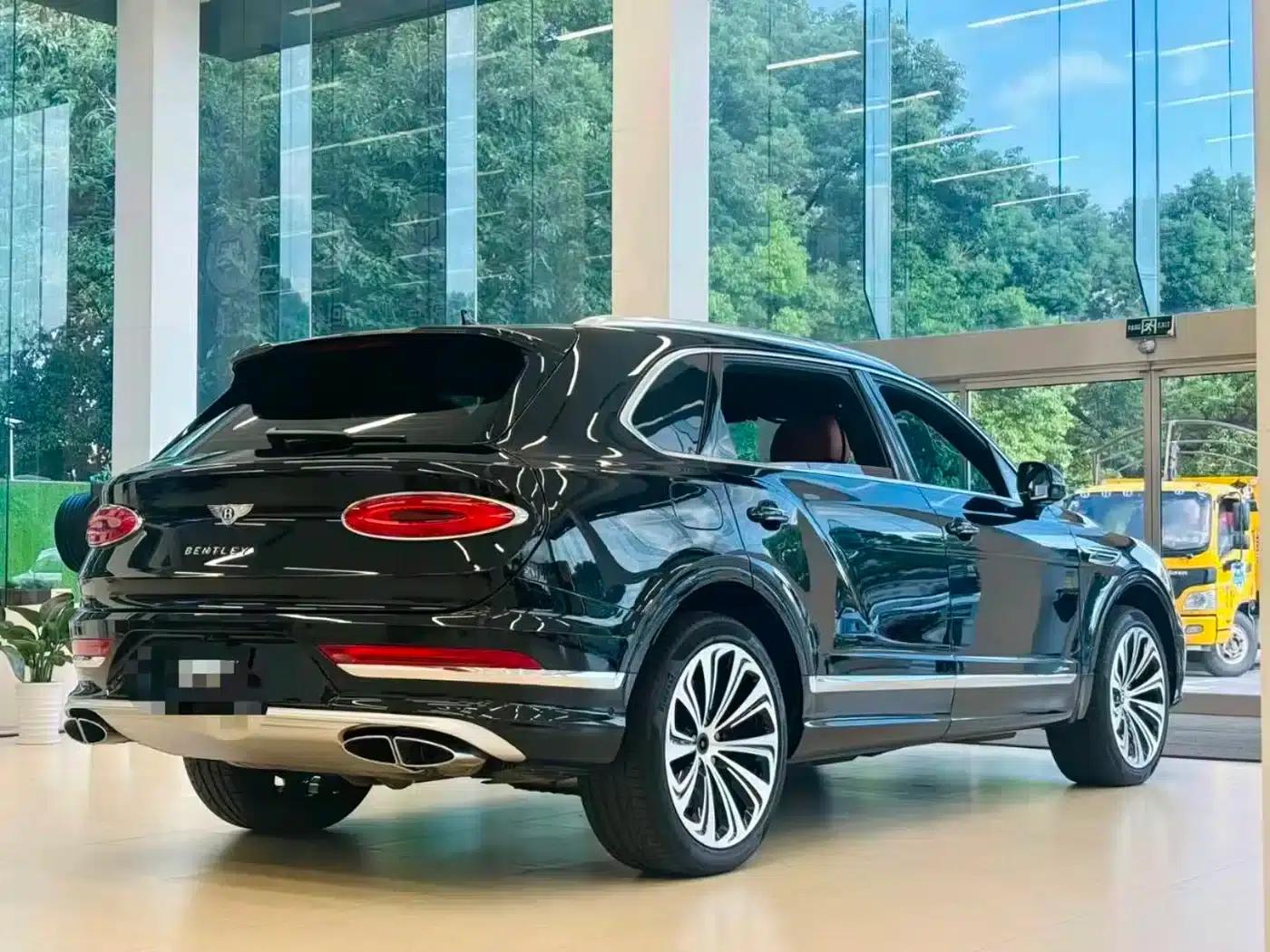 Bentayga 2023 4.0T V8 Long Wheelbase Elegance Edition — миниатюра 4