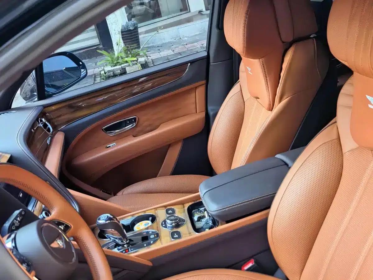Bentayga 2023 4.0T V8 Long Wheelbase Elegance Edition — миниатюра 8
