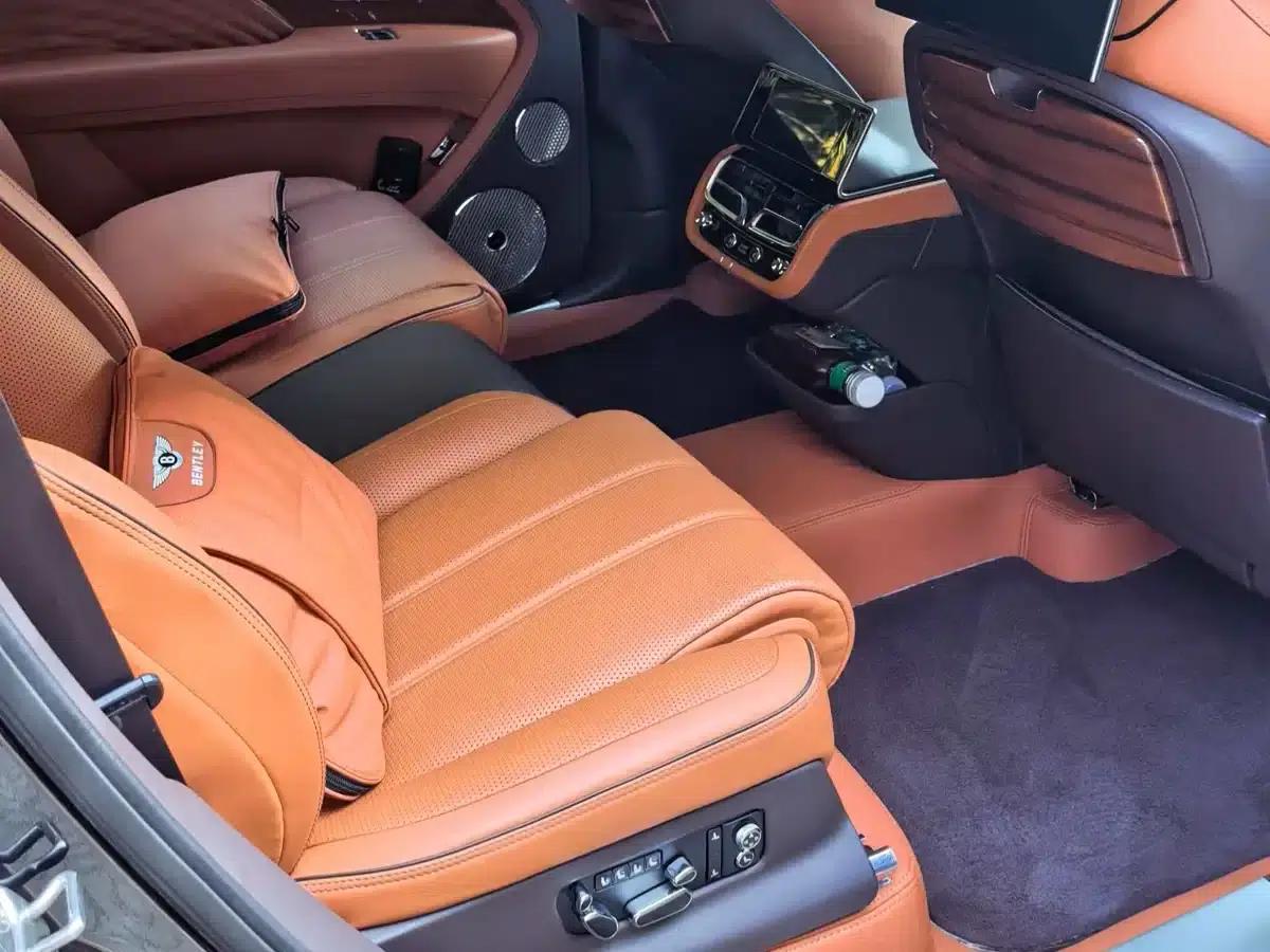 Bentayga 2023 4.0T V8 Long Wheelbase Elegance Edition — миниатюра 10