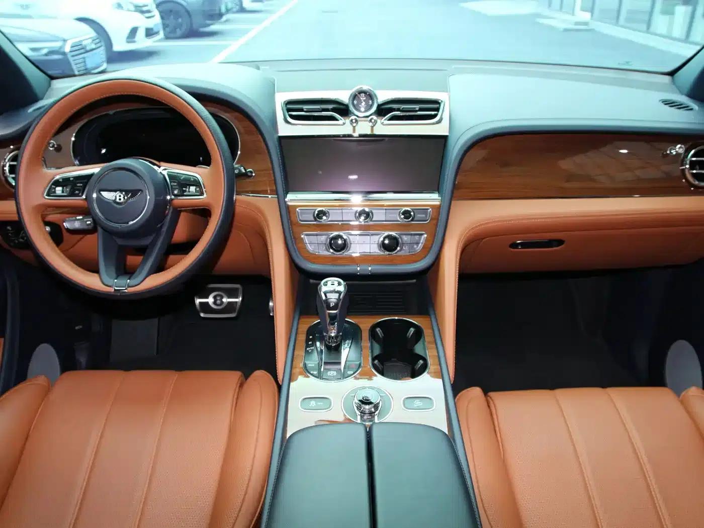 Bentayga 2022 4.0T V8 — миниатюра 11