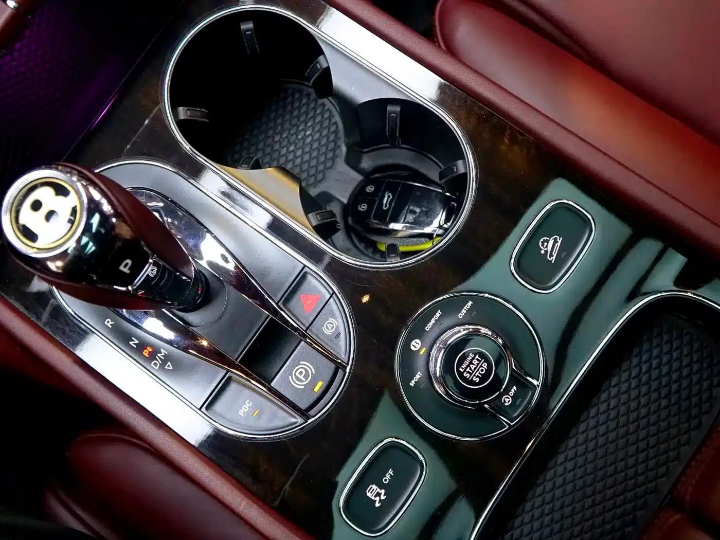 Bentayga 2018 4.0T V8 — миниатюра 19