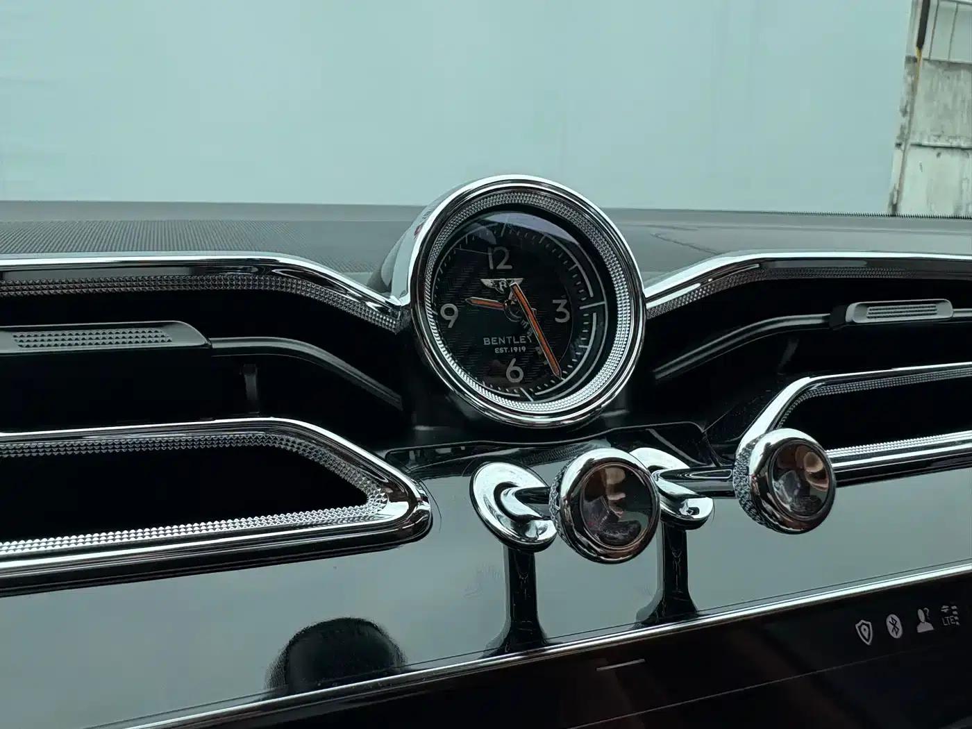 Bentayga 2022 4.0T V8 — миниатюра 15