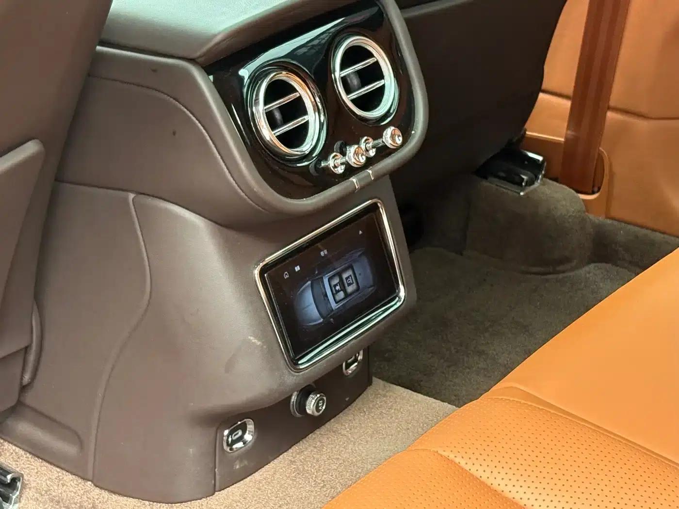 Bentayga 2022 4.0T V8 — миниатюра 16