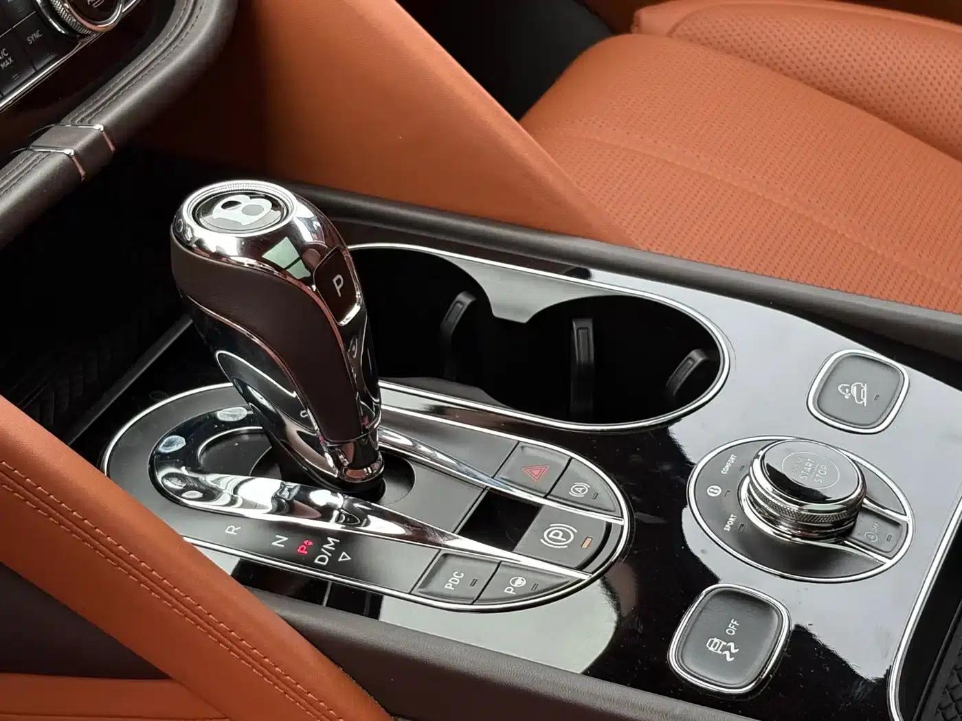 Bentayga 2022 4.0T V8 — миниатюра 18