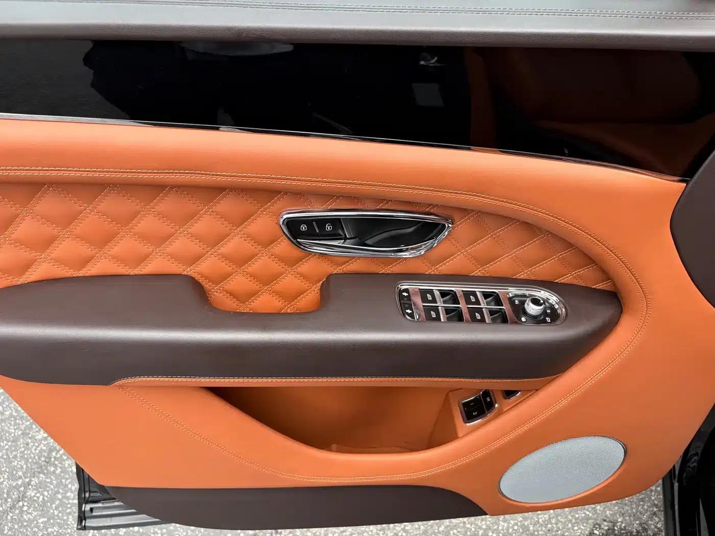 Bentayga 2022 4.0T V8 — миниатюра 19