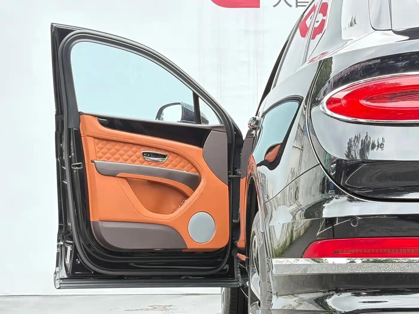 Bentayga 2022 4.0T V8 — миниатюра 20