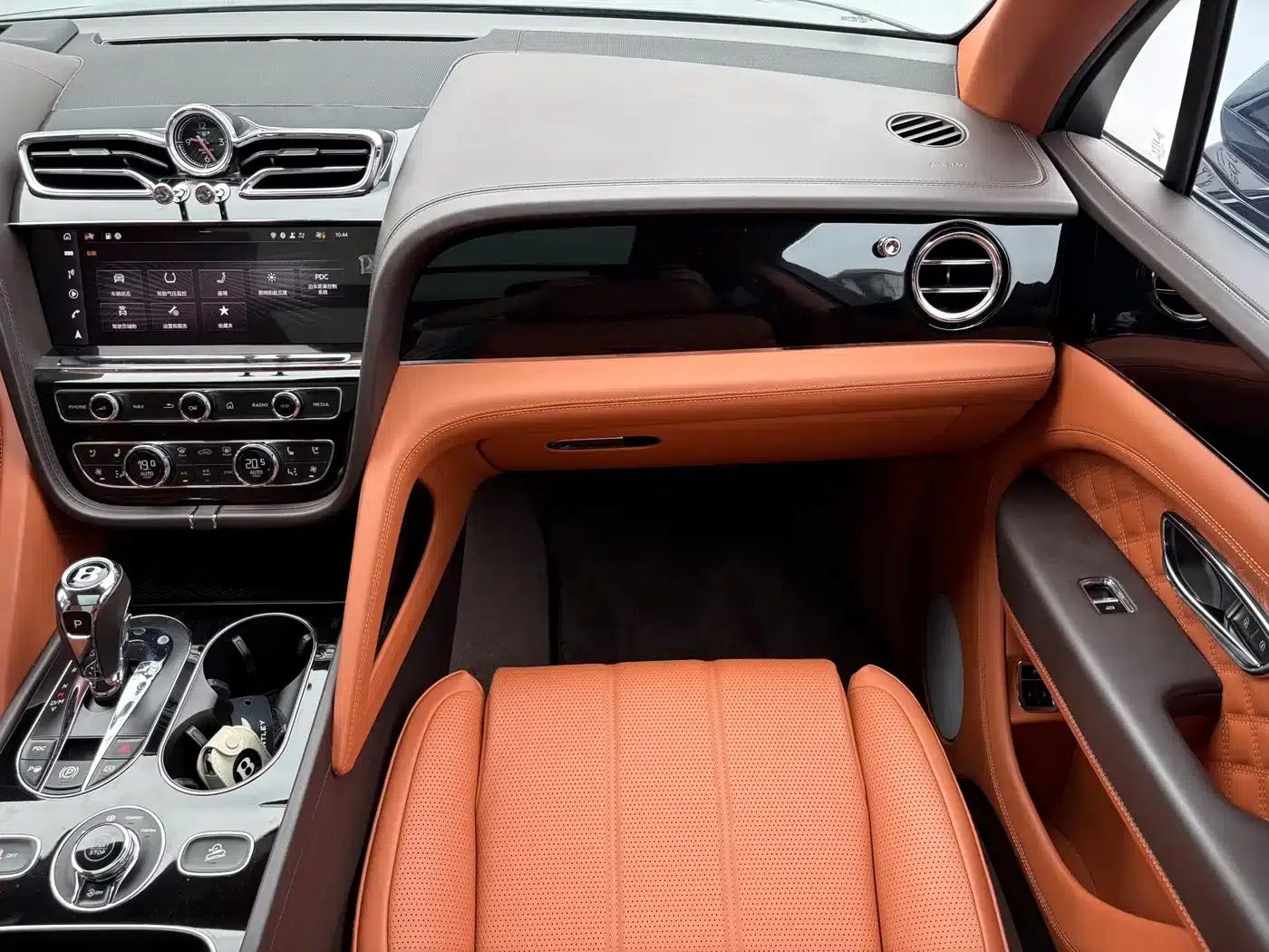 Bentayga 2022 4.0T V8 — миниатюра 8