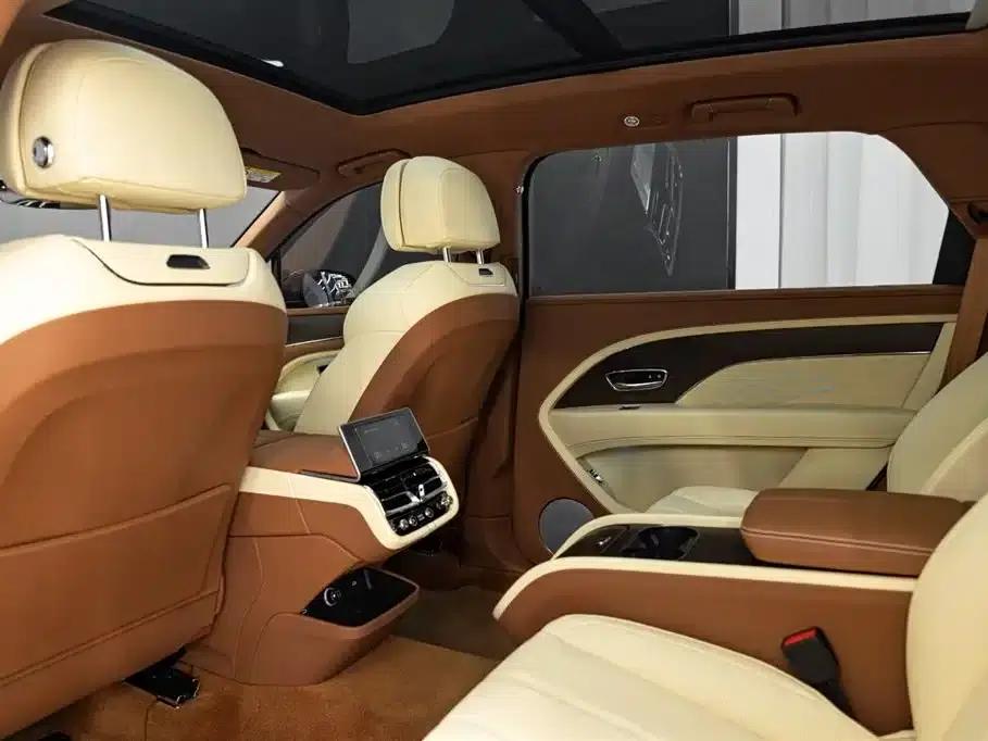 Bentayga 2024 4.0T V8 Long Wheelbase Elegance Edition — миниатюра 12