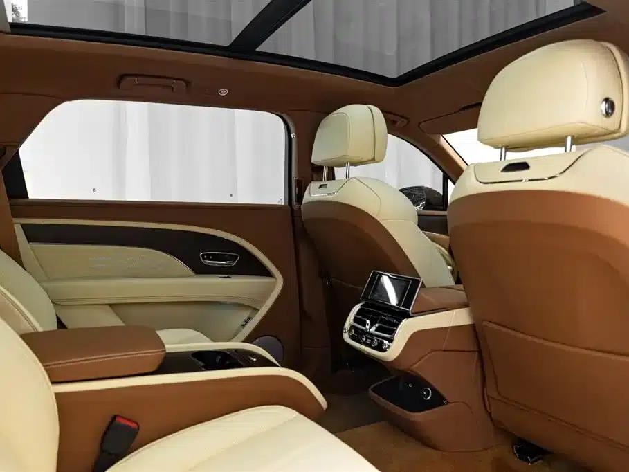 Bentayga 2024 4.0T V8 Long Wheelbase Elegance Edition — миниатюра 14