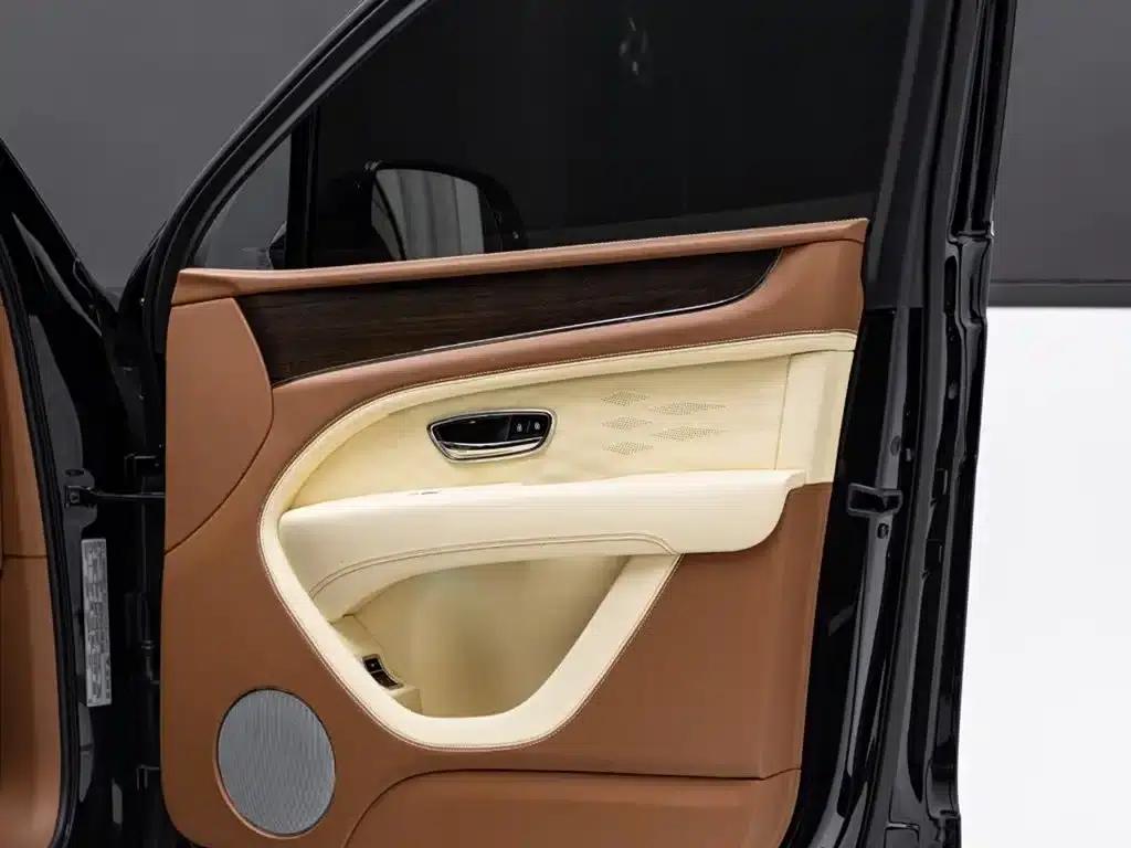 Bentayga 2024 4.0T V8 Long Wheelbase Elegance Edition — миниатюра 18