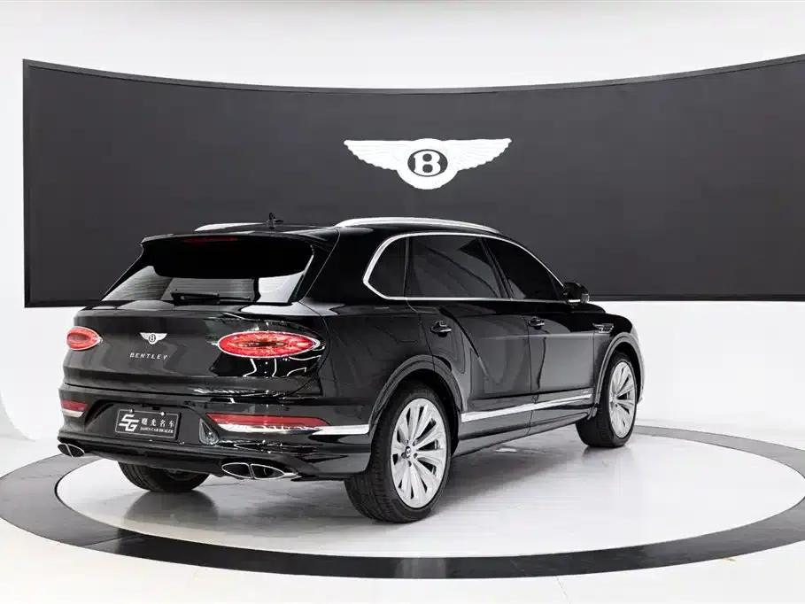 Bentayga 2024 4.0T V8 Long Wheelbase Elegance Edition — миниатюра 4