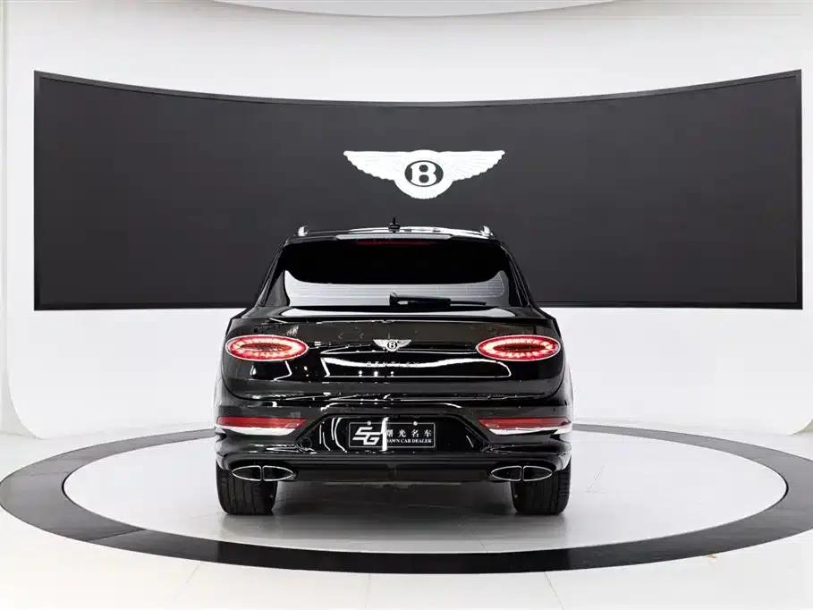 Bentayga 2024 4.0T V8 Long Wheelbase Elegance Edition — миниатюра 5