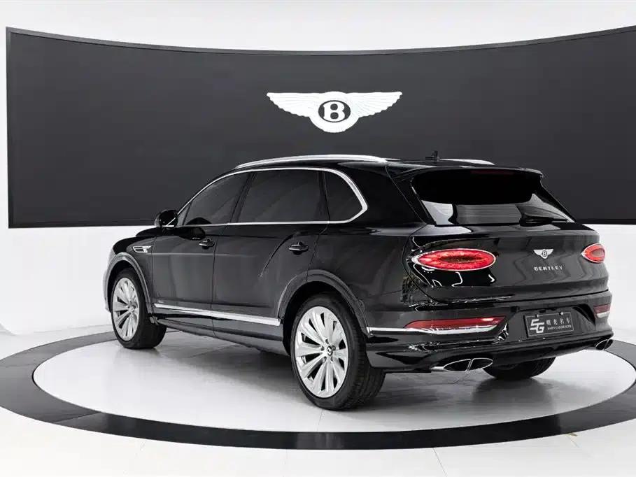 Bentayga 2024 4.0T V8 Long Wheelbase Elegance Edition — миниатюра 6