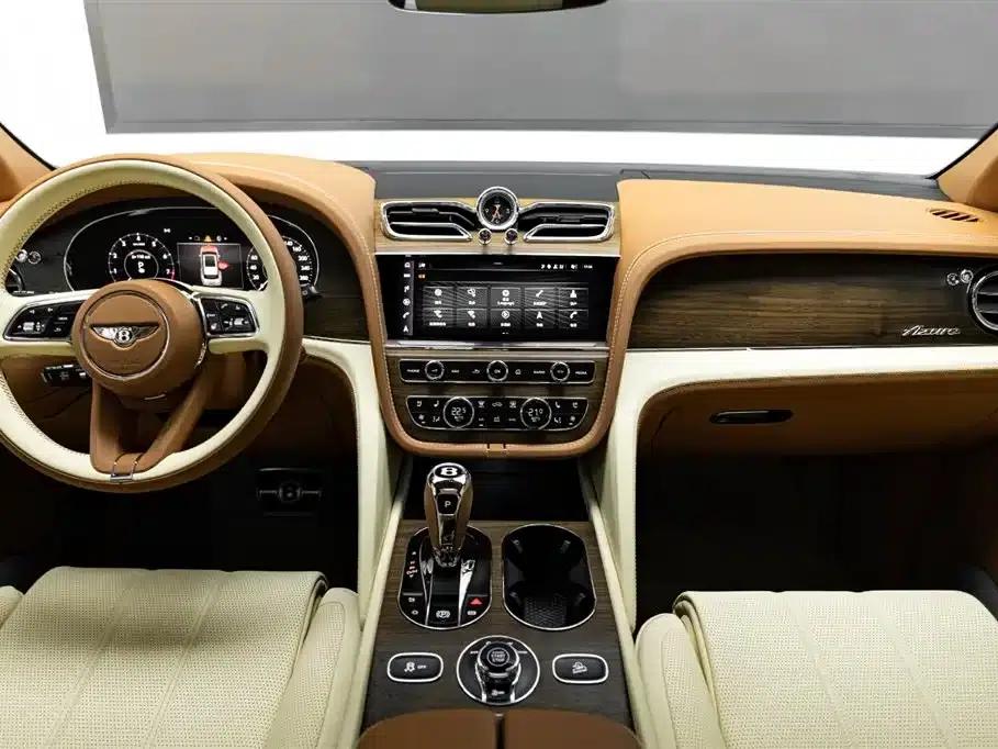 Bentayga 2024 4.0T V8 Long Wheelbase Elegance Edition — миниатюра 10