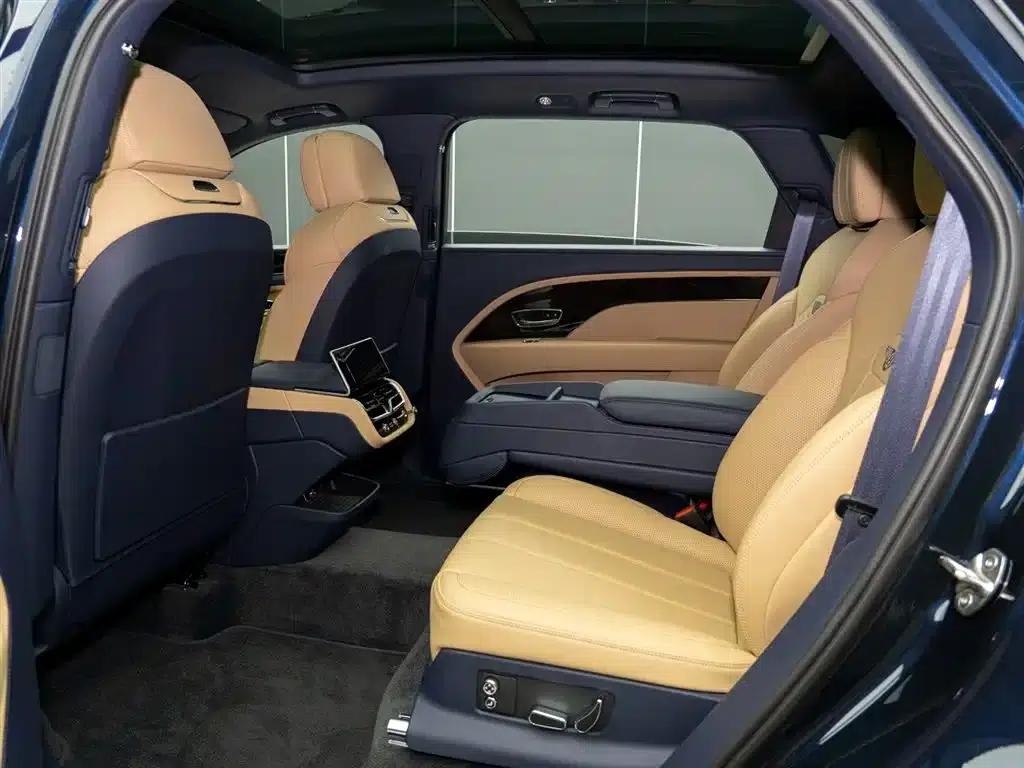 Bentayga 2023 4.0T V8 Long Wheelbase — миниатюра 12
