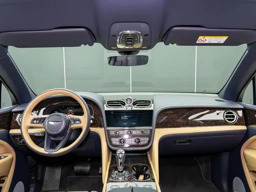 Bentayga 2023 4.0T V8 Long Wheelbase — миниатюра 15