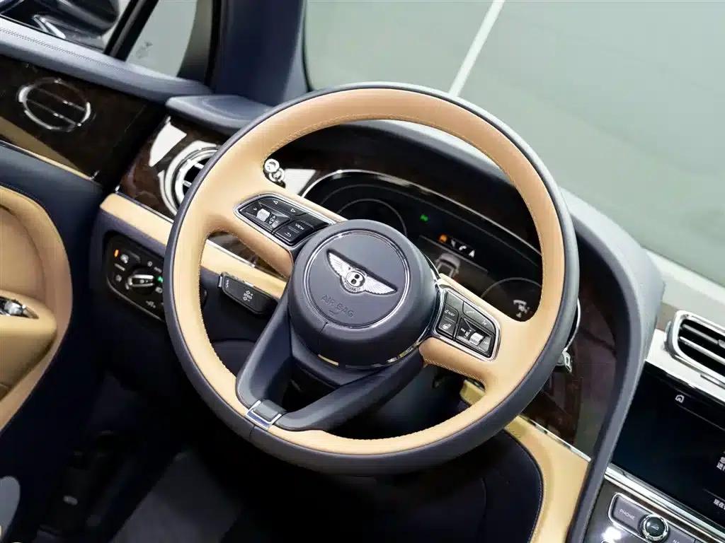 Bentayga 2023 4.0T V8 Long Wheelbase — миниатюра 16