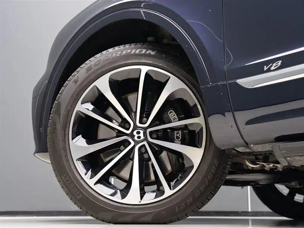 Bentayga 2023 4.0T V8 Long Wheelbase — миниатюра 5