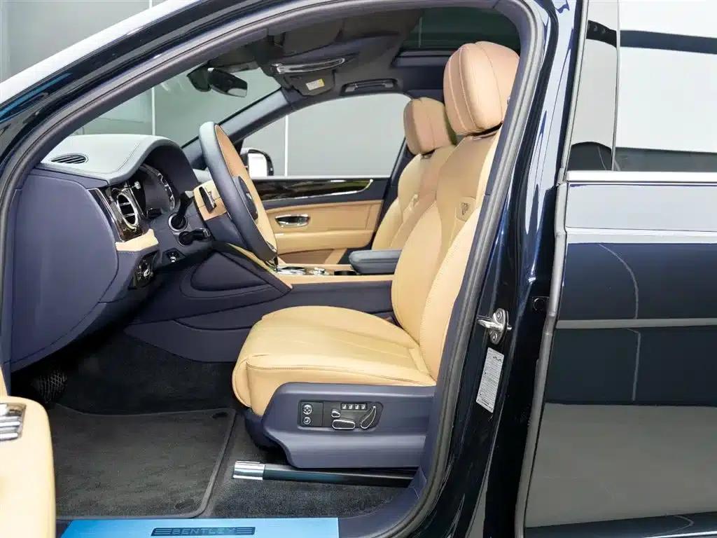 Bentayga 2023 4.0T V8 Long Wheelbase — миниатюра 8