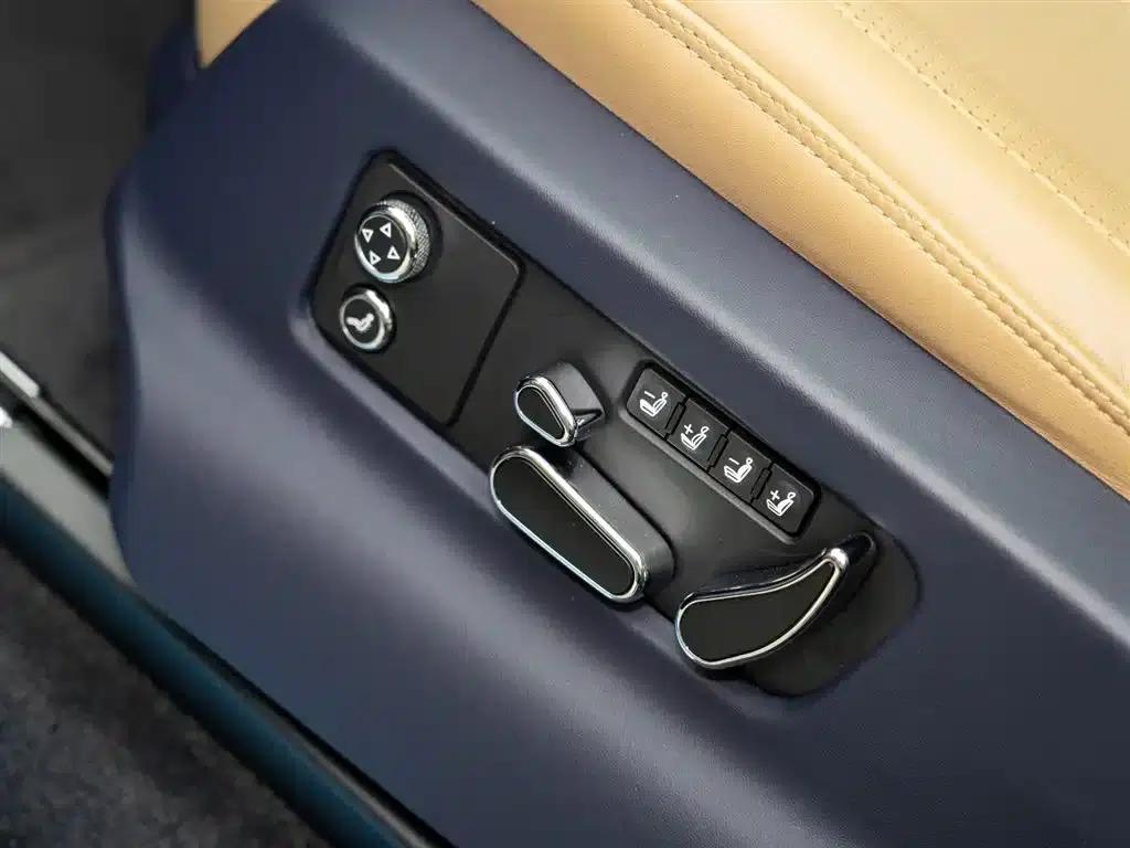 Bentayga 2023 4.0T V8 Long Wheelbase — миниатюра 10