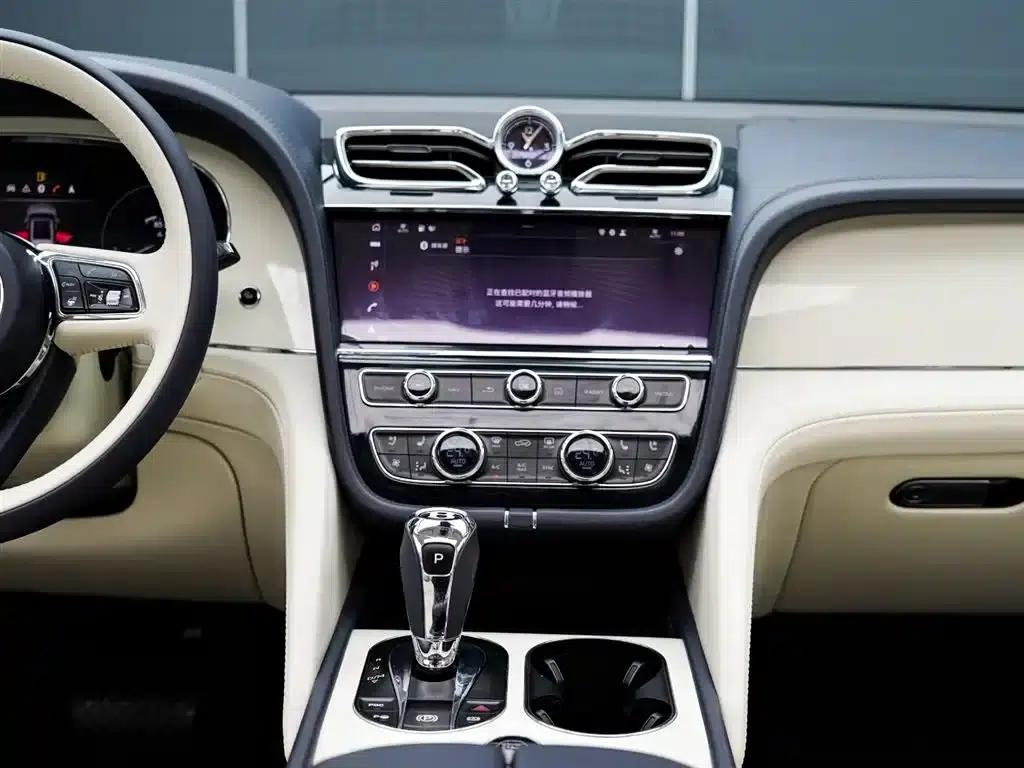 Bentayga 2022 4.0T V8 — миниатюра 15