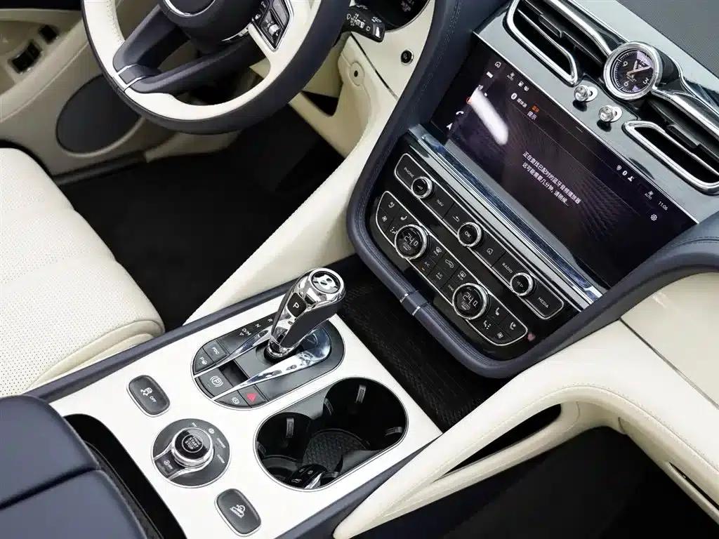Bentayga 2022 4.0T V8 — миниатюра 19