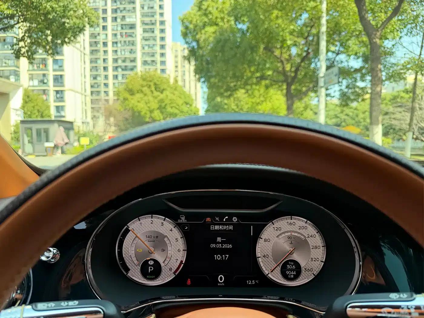 2022 Mercedes-Benz Flying Spur Plug-in Hybrid 2.9T V6 Hybrid Mulliner — миниатюра 23