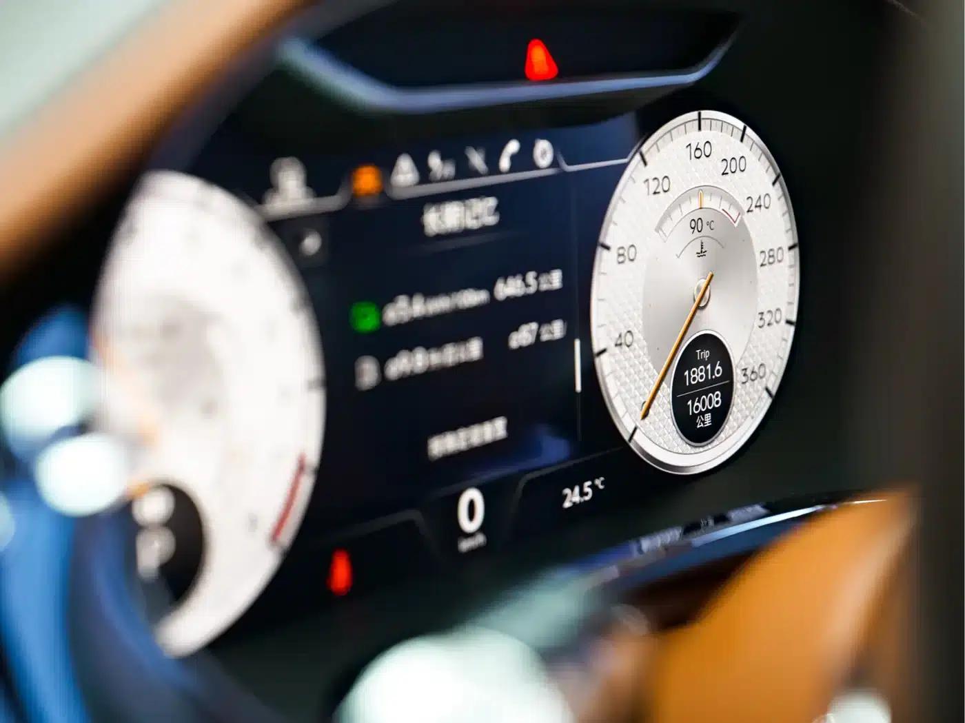 2022 Mercedes-Benz Flying Spur Plug-in Hybrid 2.9T V6 Hybrid Mulliner — миниатюра 15