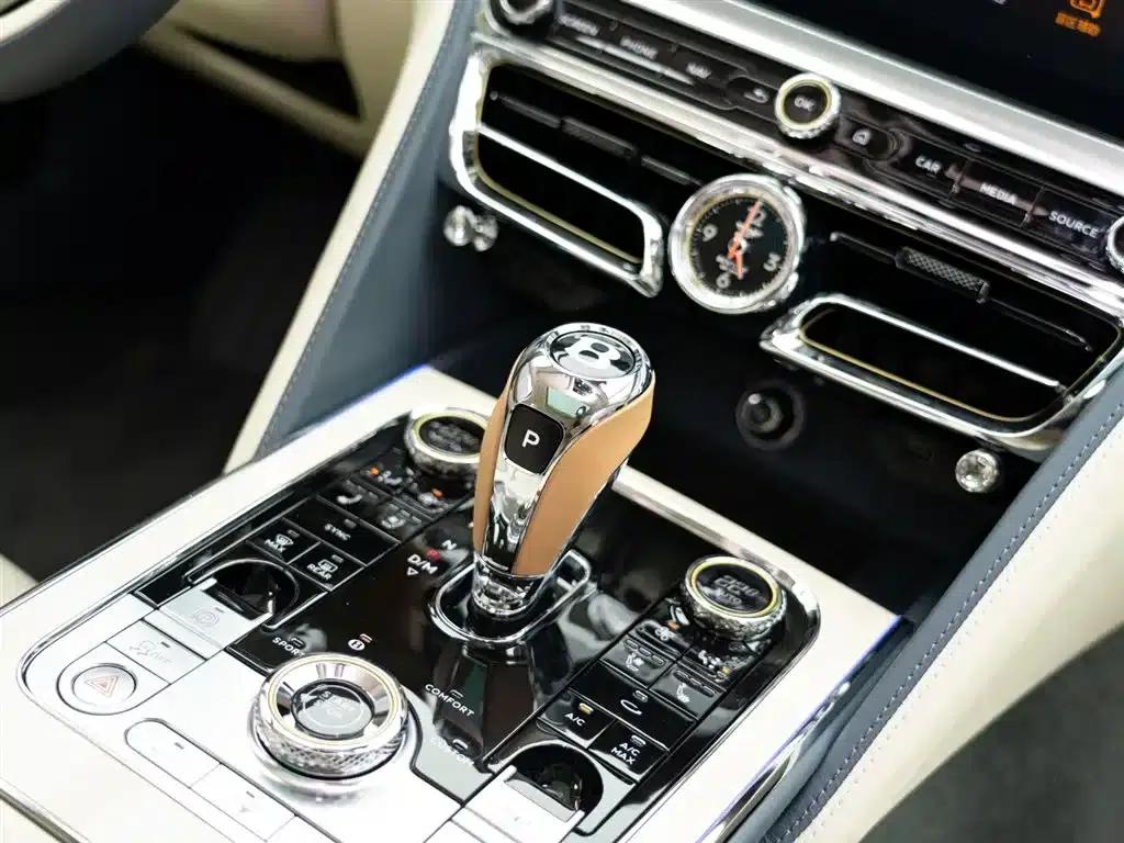 2022 Mercedes-Benz Flying Spur Plug-in Hybrid 2.9T V6 Hybrid Mulliner — миниатюра 19