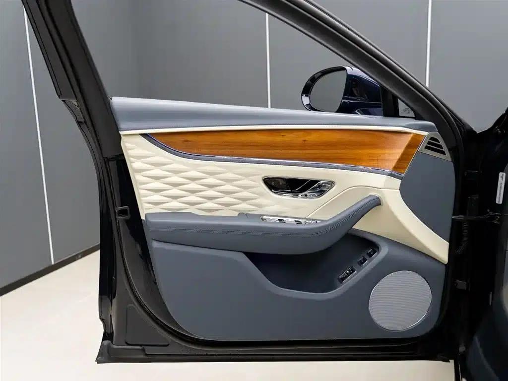 2022 Mercedes-Benz Flying Spur Plug-in Hybrid 2.9T V6 Hybrid Mulliner — миниатюра 7