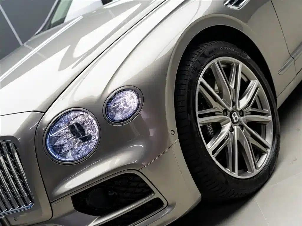 2022 Mercedes-Benz Flying Spur Plug-in Hybrid 2.9T V6 Hybrid Mulliner — миниатюра 3