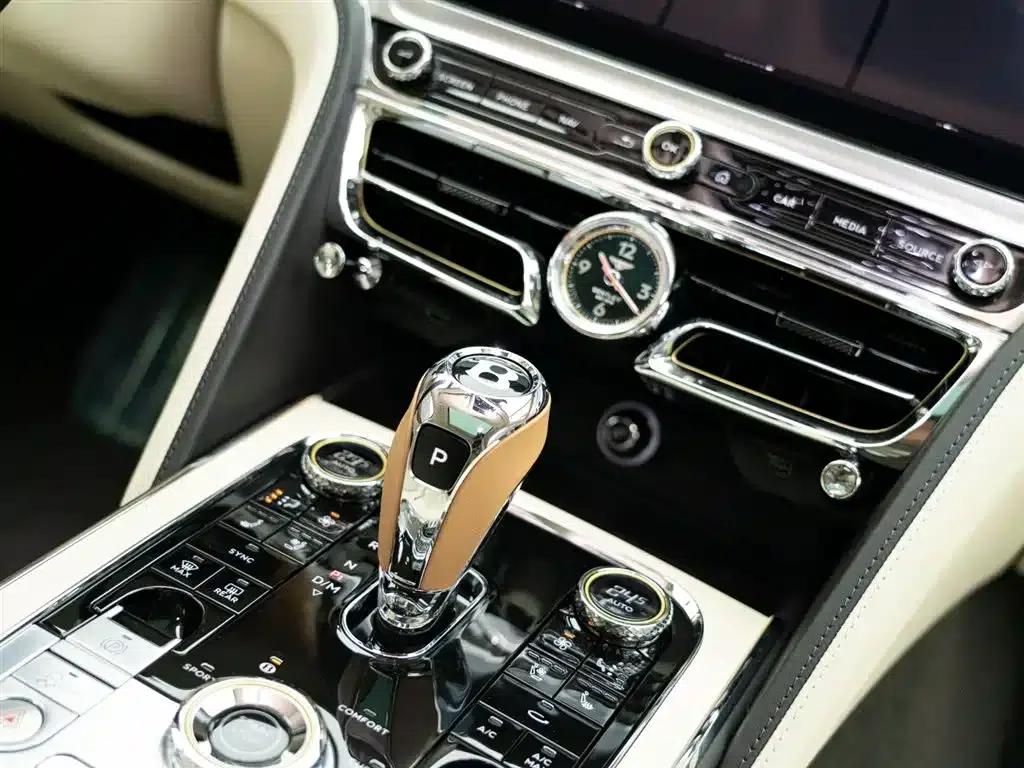 2022 Mercedes-Benz Flying Spur Plug-in Hybrid 2.9T V6 Hybrid Mulliner — миниатюра 22