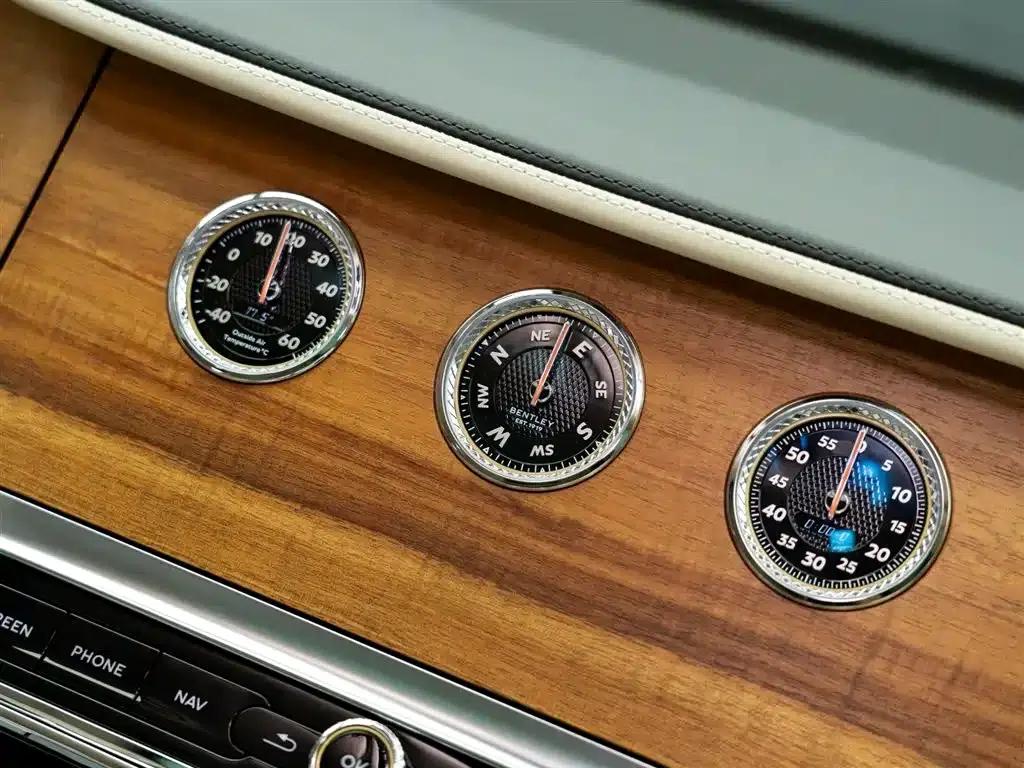 2022 Mercedes-Benz Flying Spur Plug-in Hybrid 2.9T V6 Hybrid Mulliner — миниатюра 23