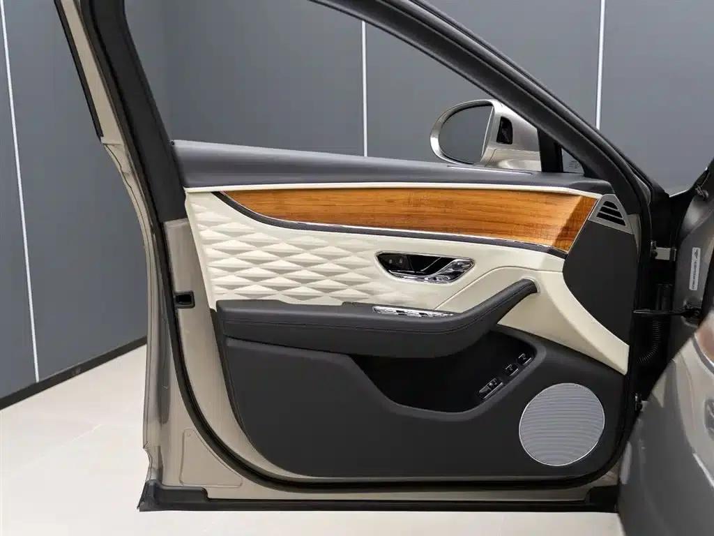 2022 Mercedes-Benz Flying Spur Plug-in Hybrid 2.9T V6 Hybrid Mulliner — миниатюра 8