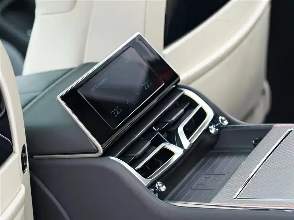Flying Spur Plug-in Hybrid 2025 4.0T V8 Mulliner — миниатюра 15