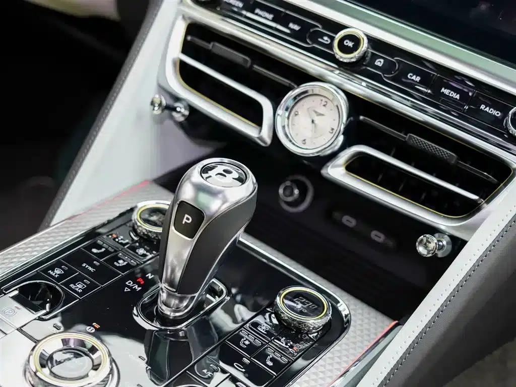 Flying Spur Plug-in Hybrid 2025 4.0T V8 Mulliner — миниатюра 23