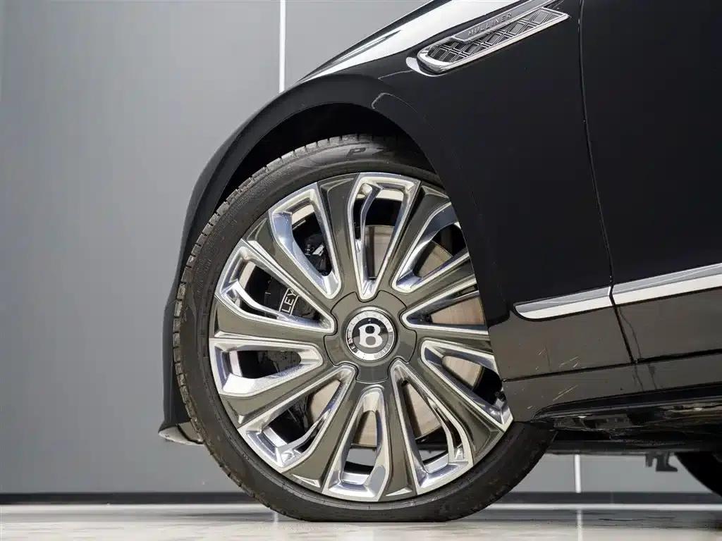 Flying Spur Plug-in Hybrid 2025 4.0T V8 Mulliner — миниатюра 6