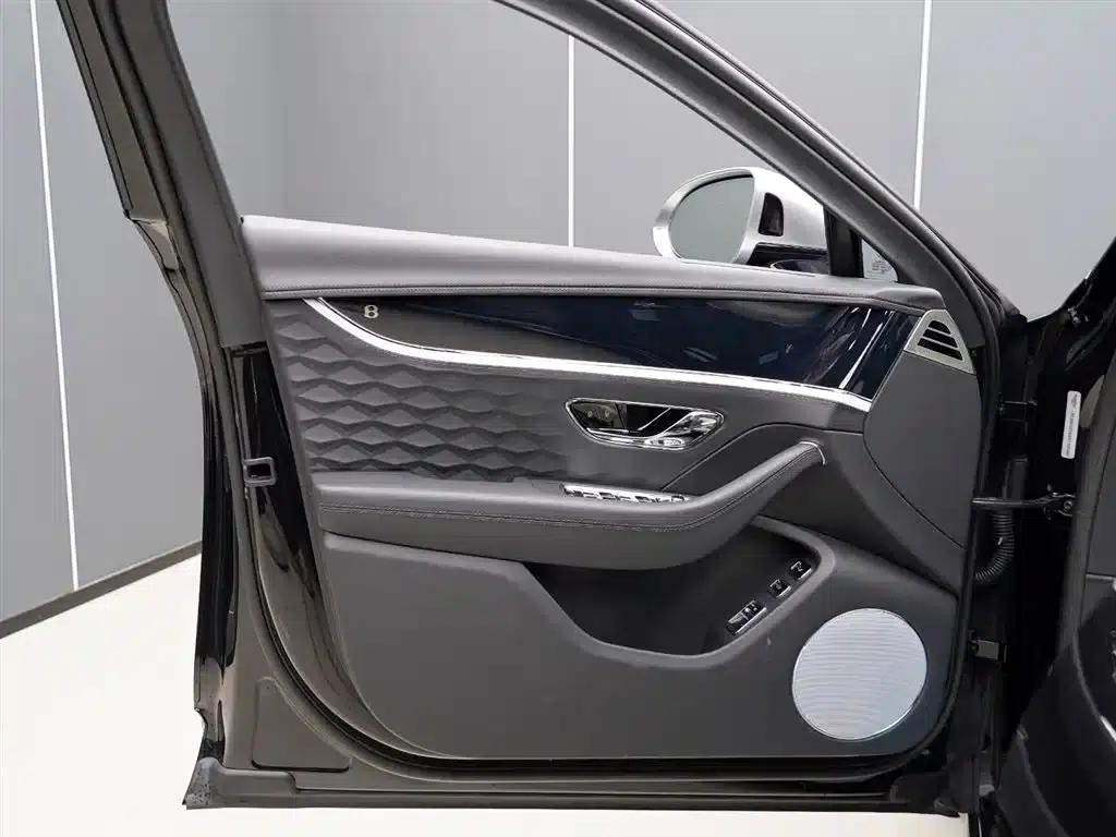 Flying Spur Plug-in Hybrid 2025 4.0T V8 Mulliner — миниатюра 9
