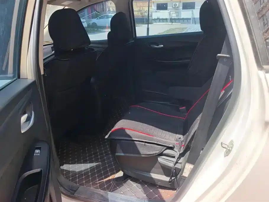 Baojun 730 2021 1.5L Manual Fashion 7-Seater — миниатюра 11