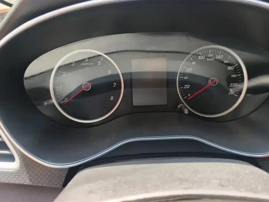 Baojun 730 2021 1.5L Manual Fashion 7-Seater — миниатюра 14