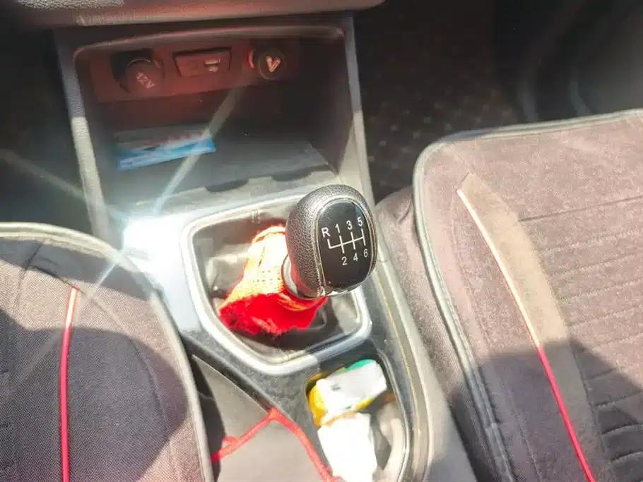 Baojun 730 2021 1.5L Manual Fashion 7-Seater — миниатюра 16