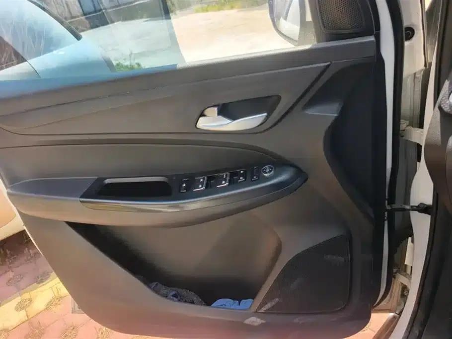 Baojun 730 2021 1.5L Manual Fashion 7-Seater — миниатюра 7